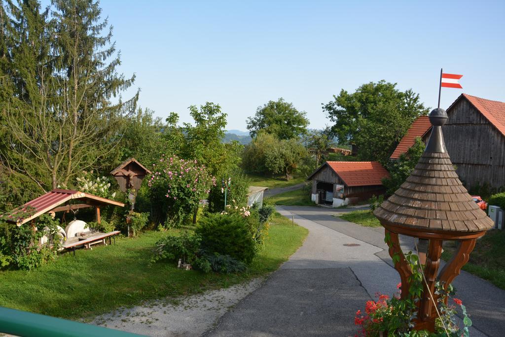 Gaestehaus Schmid Sankt Johann im Saggautal Экстерьер фото